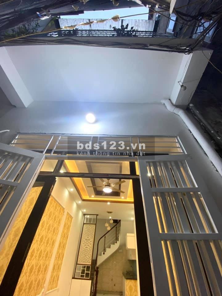Bán nhà Hoàng Mai, 30m2 x 4 Tầng x MT 3.2m, Vài bước ra phố sầm uất, sổ đỏ chính chủ