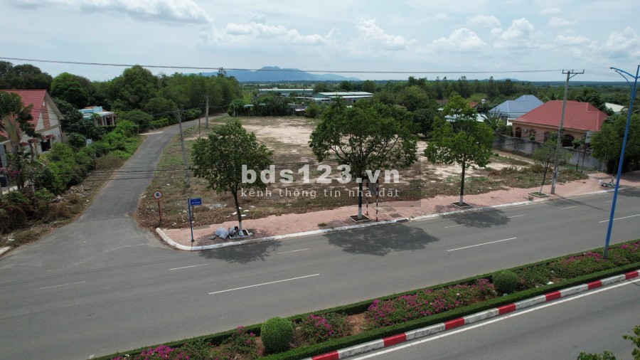 Cần vốn làm ăn bán gấp mảnh đất mặt tiền đường Võ Thị Sáu có diện tích 137m2
