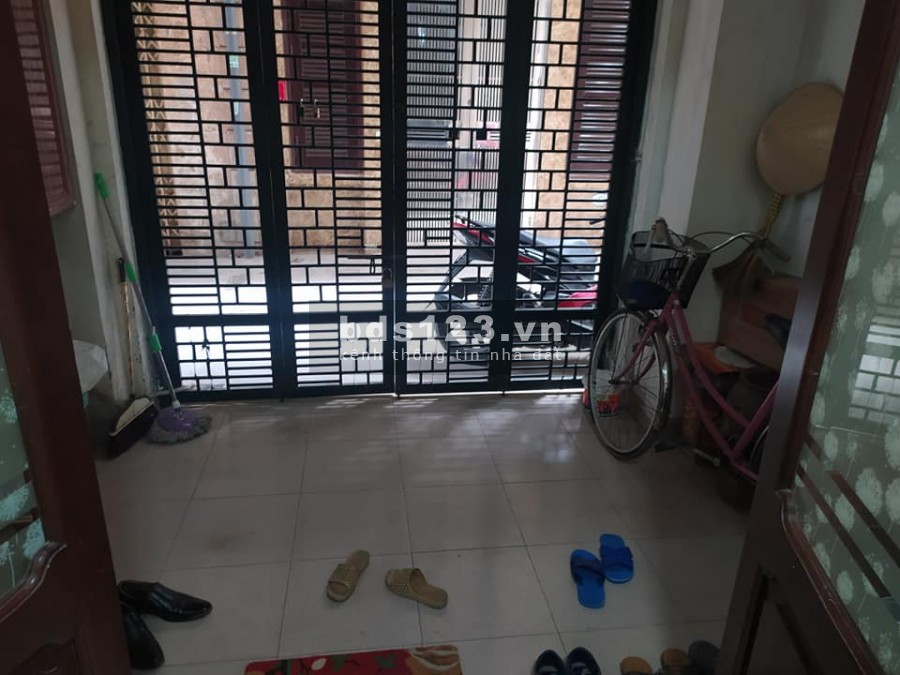 Hiếm, bán nhà Trương Định nguyên căn lô góc ngõ ô tô tránh dt 35m2 giá 2,3 tỷ