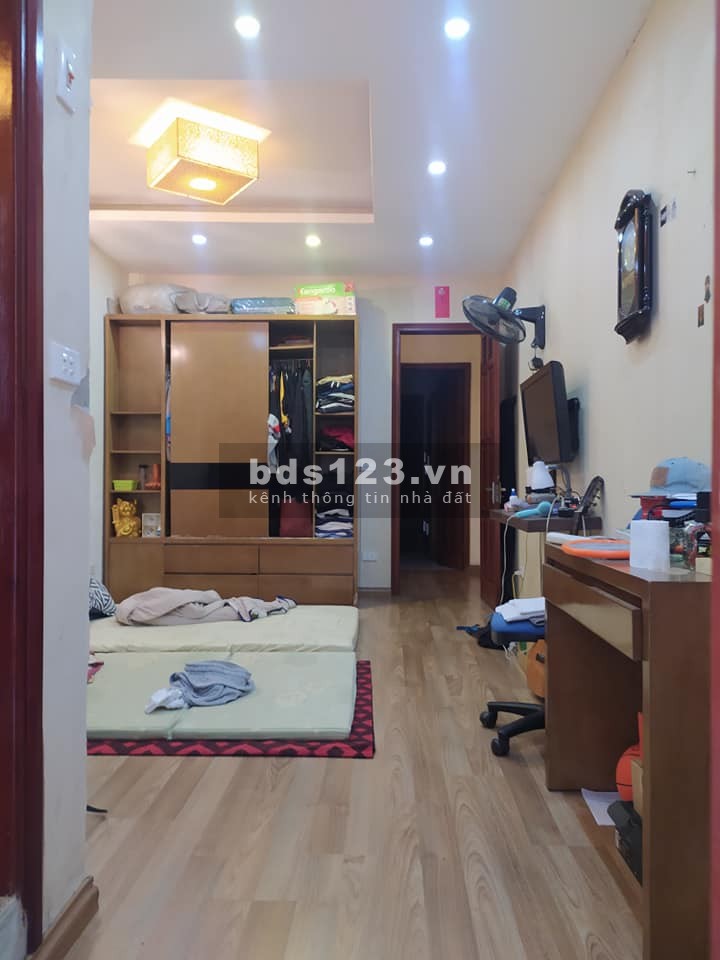 Hiếm, bán nhà Trương Định nguyên căn lô góc ngõ ô tô tránh dt 35m2 giá 2,3 tỷ
