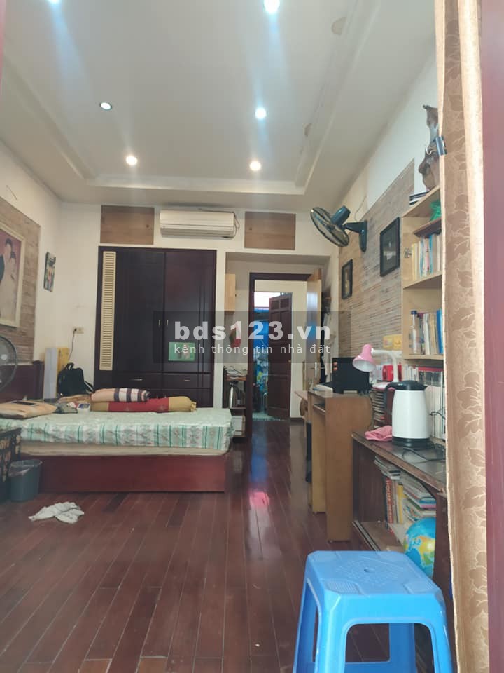 Hiếm, bán nhà Trương Định nguyên căn lô góc ngõ ô tô tránh dt 35m2 giá 2,3 tỷ