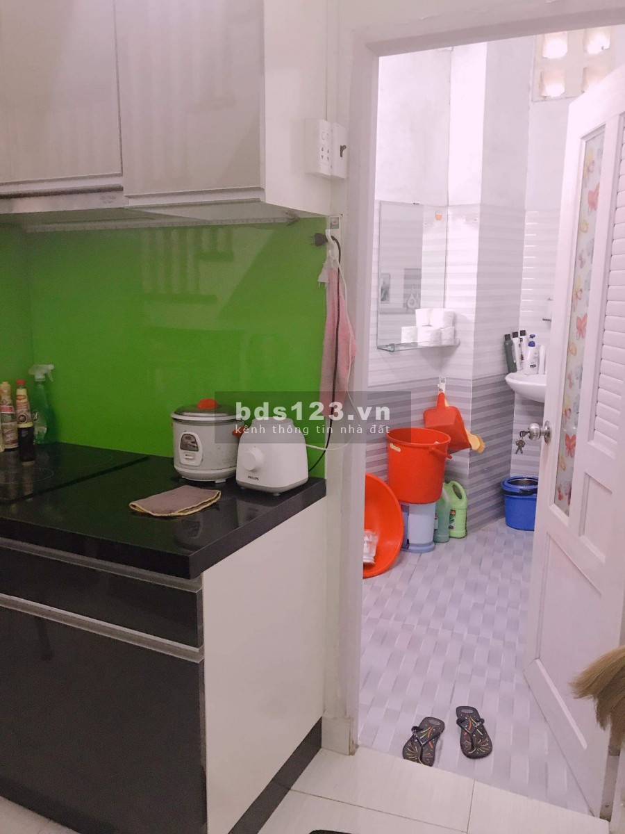Xe hơi ngủ trong nhà Lê Thị Bạch Cát Quận 11 dt 40m2 giá 4 tỷ 4 TL