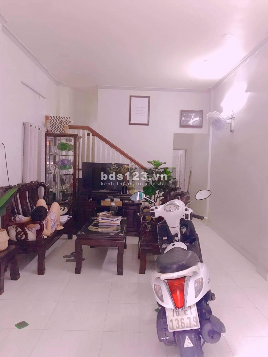 Xe hơi ngủ trong nhà Lê Thị Bạch Cát Quận 11 dt 40m2 giá 4 tỷ 4 TL