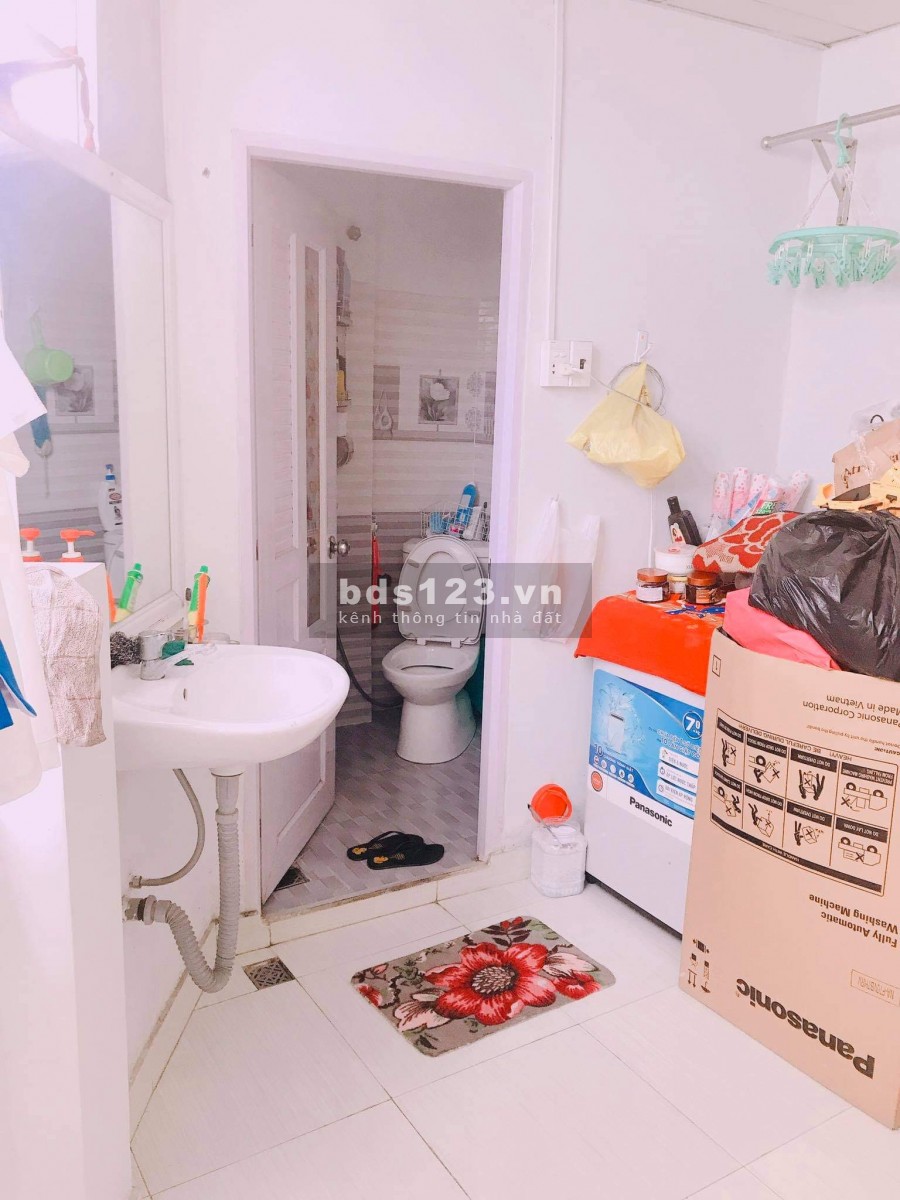 Xe hơi ngủ trong nhà Lê Thị Bạch Cát Quận 11 dt 40m2 giá 4 tỷ 4 TL