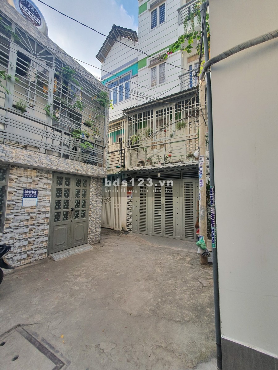Bán nhà ngay đường Phan Văn Trị, Hẻm xe hơi 6m, 70m2, 3 tầng, chỉ 6.4 tỷ