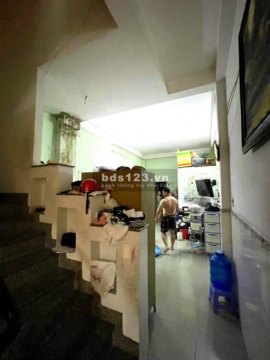 Nhà mặt tiền khu Xóm Đạo gần nhà thờ thông số chuẩn giá rẻ chỉ 6.7 tỷ