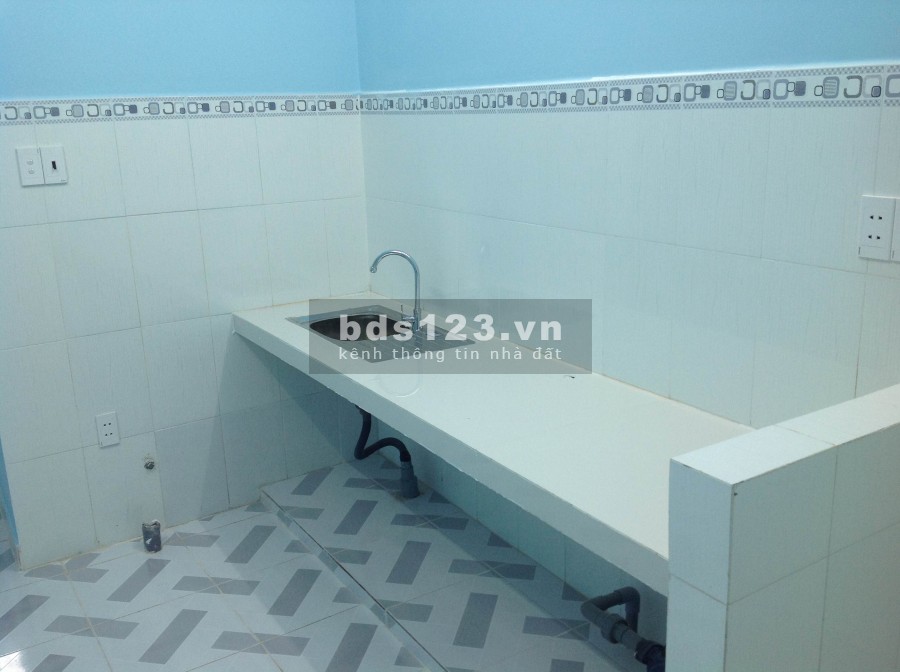 Cho thuê nhà trong hẻm đẹp, gần mặt tiền Đoàn Văn Bơ, Quận 4.