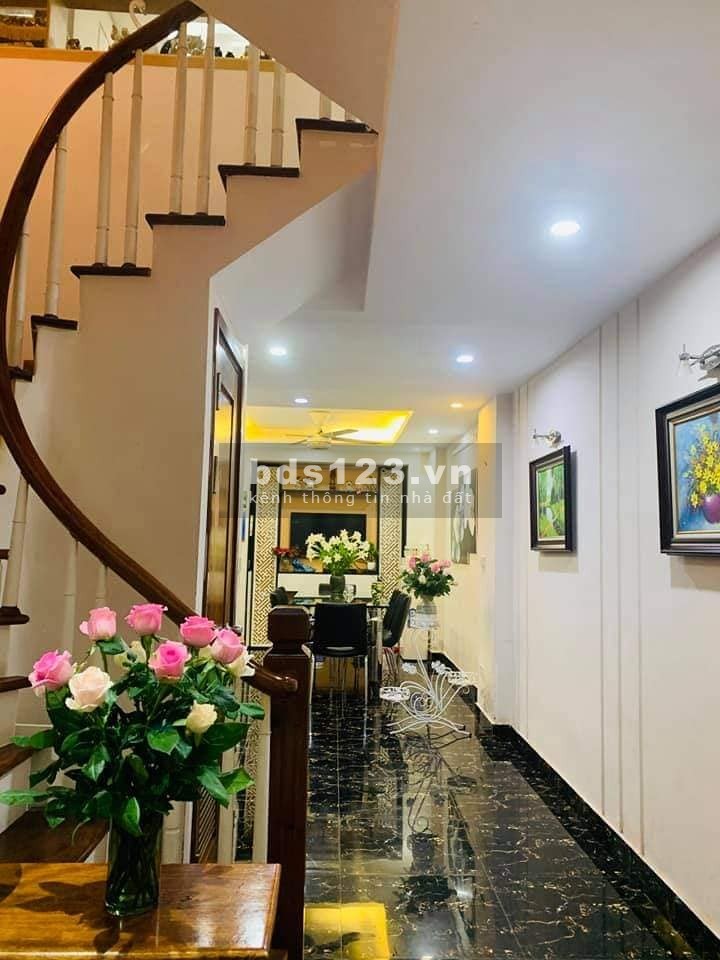 Bán nhà mặt ngõ ngay cách ngã tư Sở 200m, diện tích sử dụng 35m2, 6 tầng, mt 4.2m