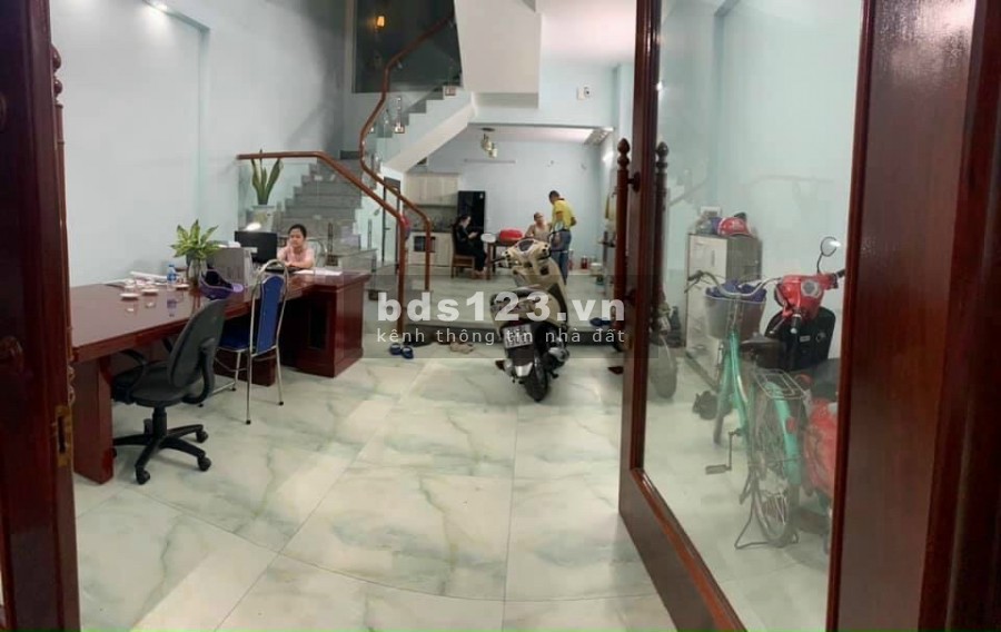 Bán nhà KĐT Vạn Phúc, TP HD, 3.5 tầng, 61m2, mt 5.3m, hướng Tây, 3 ngủ, giá cực tốt