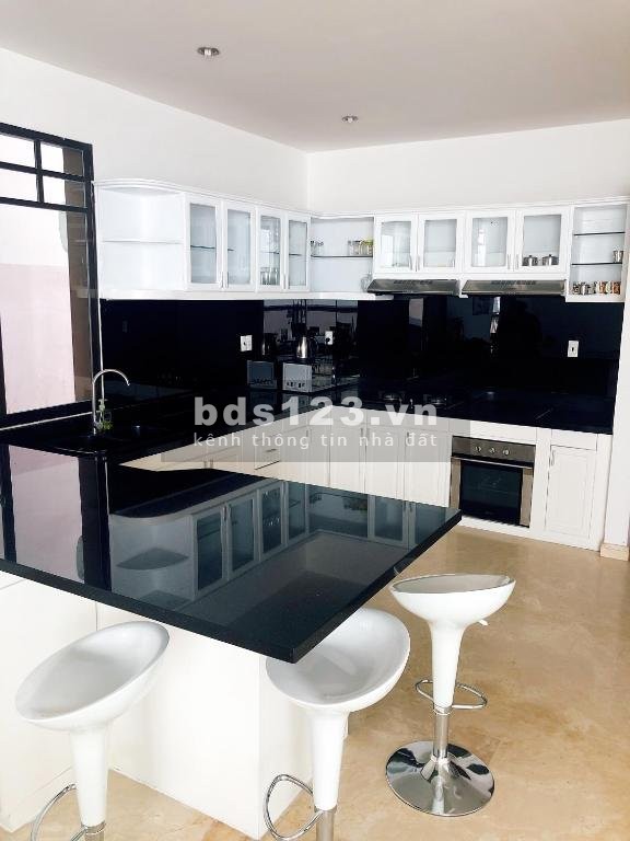 Cho thuê Villa 400m2, 1 trệt 1 lầu 5 pn, hồ bơi sân vườn rộng Thảo Điền, Quận 2