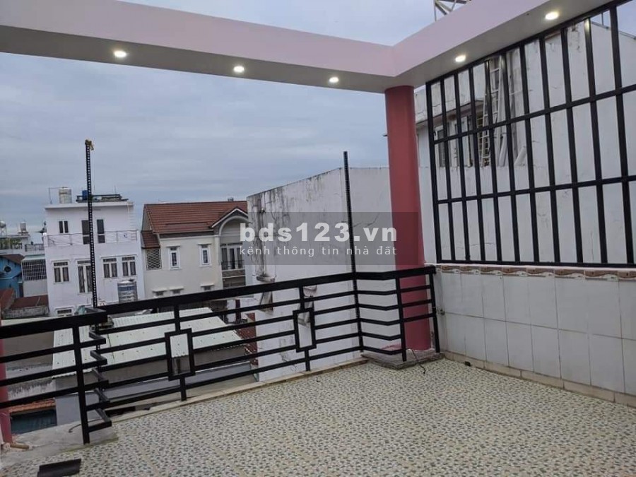 Bán nhà nguyên căn diện tích 35m2, giá chỉ 3.3 tỷ, Lý Tuệ Quận Tân Phú, hẻm ô tô