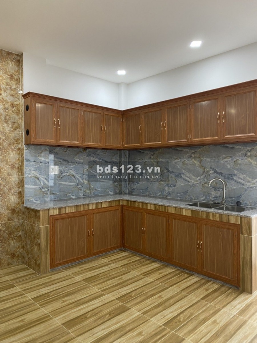 Cho thuê nhà Nguyên căn Võ Văn Tần Q3 (5.5×15) giá tốt mùa Covy, KD tự do, nhà mới