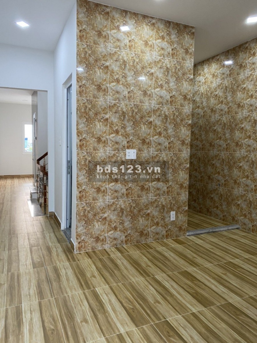 Cho thuê nhà Nguyên căn Võ Văn Tần Q3 (5.5×15) giá tốt mùa Covy, KD tự do, nhà mới