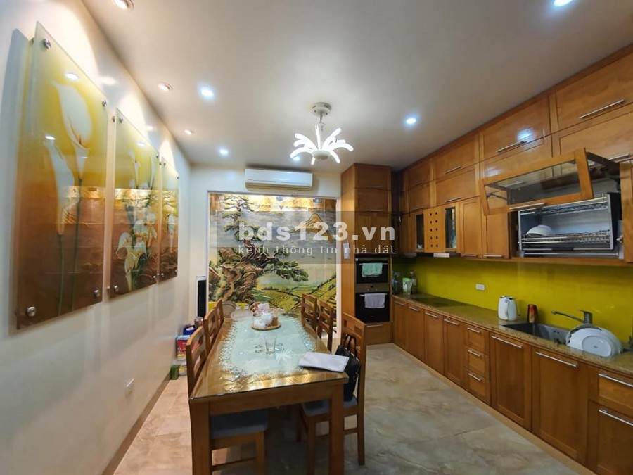 Siêu mẫu ba đình, phố Thành Công, dt 55m2, dân trí cao, gần hồ 3 bước ra ô tô, giá 7.3 tỷ