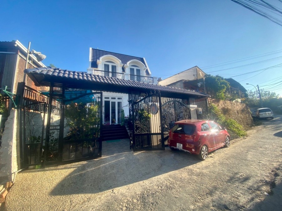 Bán căn Villas sang chảnh nhất nhì thành phố Đà lạt, dt 200m2, mt đường Nguyễn Đình Quân