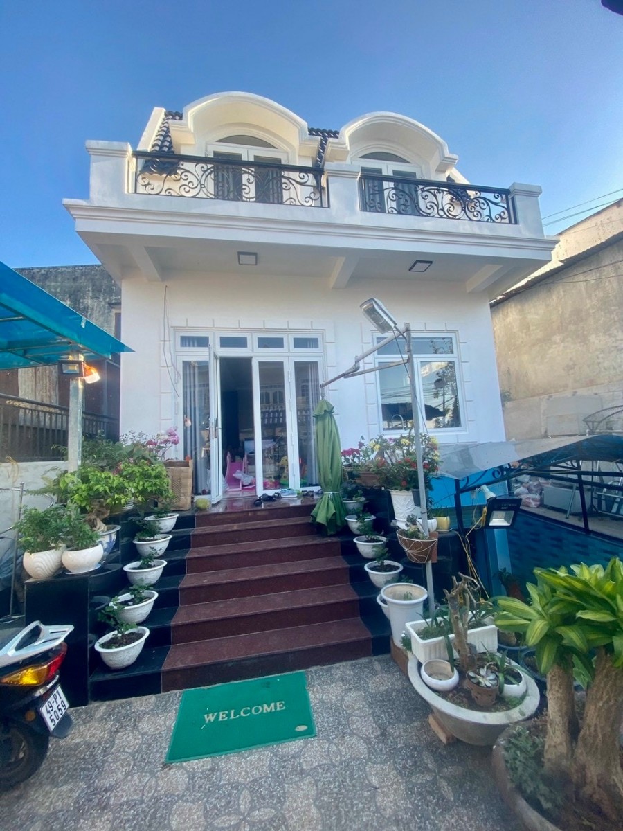 Bán căn Villas sang chảnh nhất nhì thành phố Đà lạt, dt 200m2, mt đường Nguyễn Đình Quân