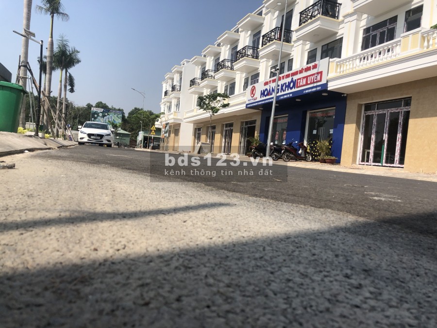 Bán nhà Cổng Vsip 2a, ĐT 742, vị trí đắc địa, khu dân cư hiện hữu, đông đúc