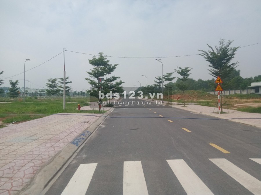 Đất Đối Đối Diện Trường đại học Việt Đức, thổ cư 100%