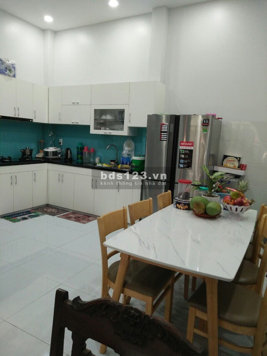 Cần bán nhà Linh Xuân thành phố Thủ Đức, khu dân cư đông đúc, lhcc