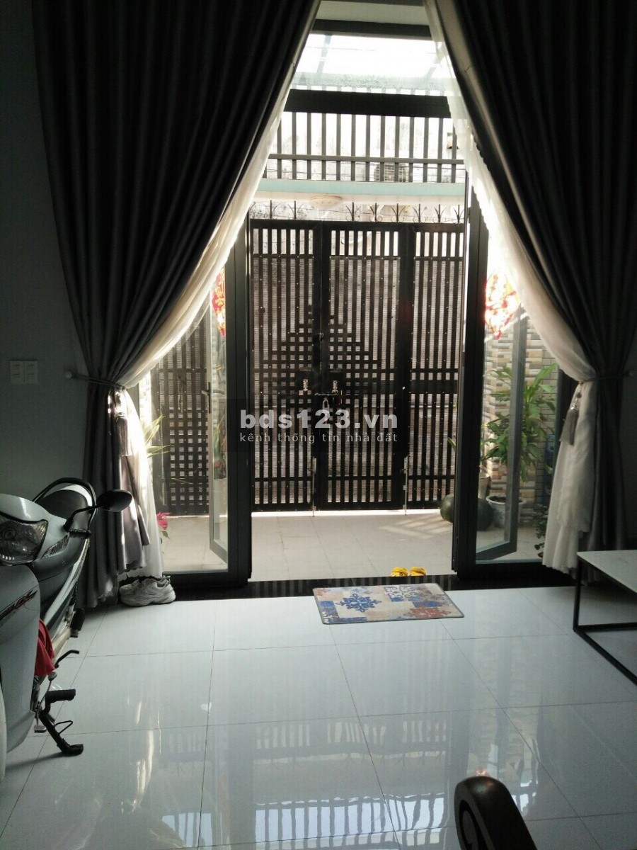 Cần bán nhà Linh Xuân thành phố Thủ Đức, khu dân cư đông đúc, lhcc