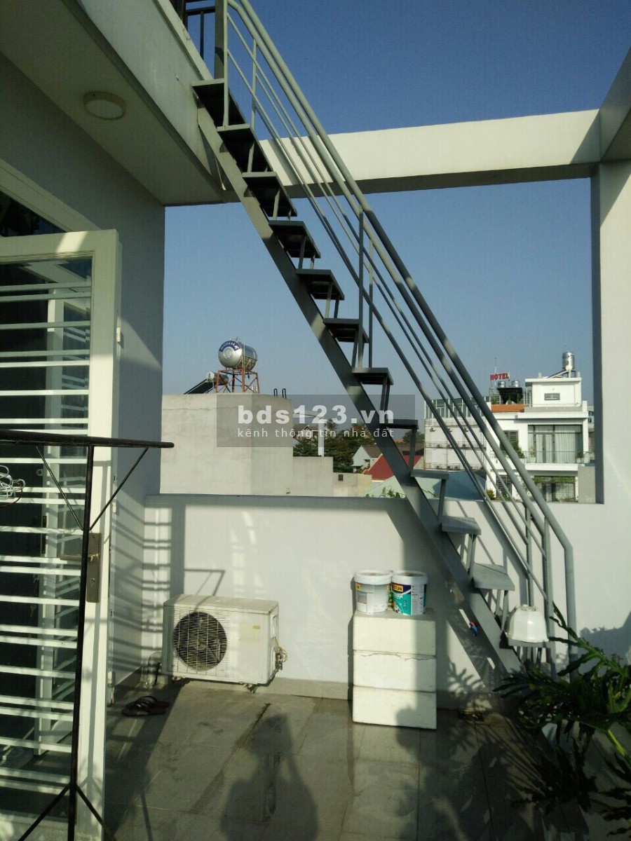 Cần bán nhà Linh Xuân thành phố Thủ Đức, khu dân cư đông đúc, lhcc