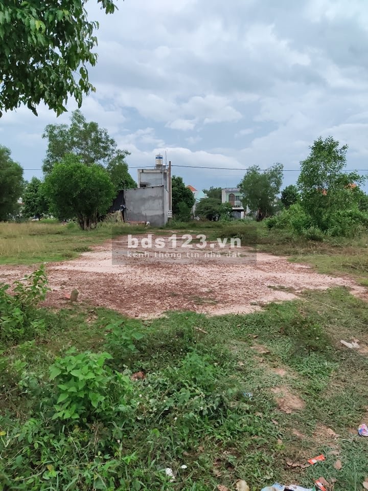 Tôi chính chủ chuyển nhà cần bán đất 450m và căn nhà cấp 4 kề chợ đường buôn bán