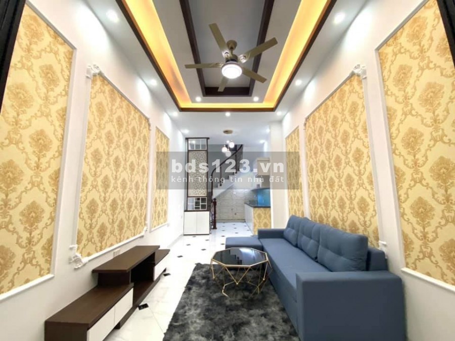 Bán nhà nguyên căn Hoàng Mai 4 tầng, sđcc, ngõ thông, cách ô tô 20m, giá nhỉnh 2 tỷ