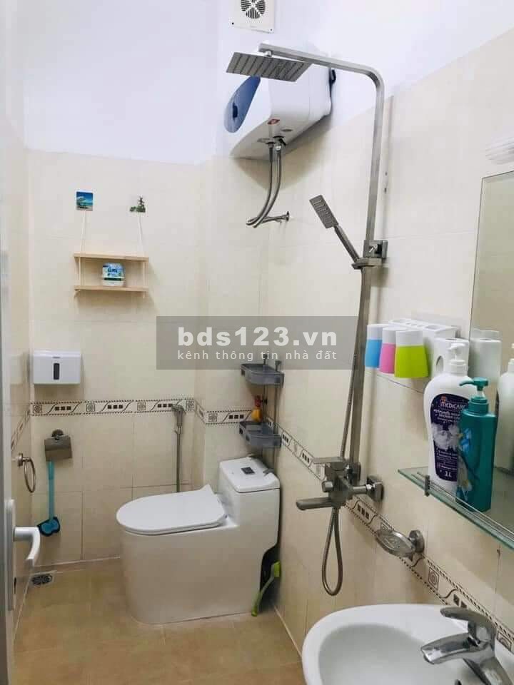 Hộ khẩu Quận Ba Đình, nhà nguyên căn đẹp 5 tầng dt 43m nở hậu giá nhỉnh 4 tỷ