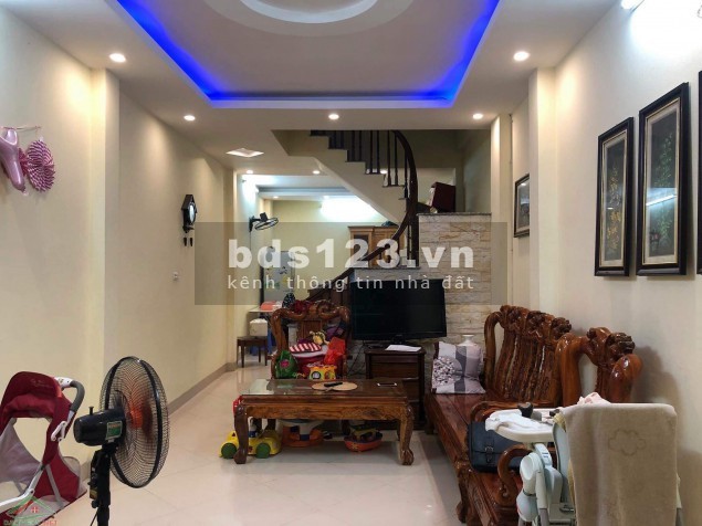Bán nhà nguyên căn Nguyễn Văn Cừ dt 51m2, ô tô vào nhà, ngõ thông