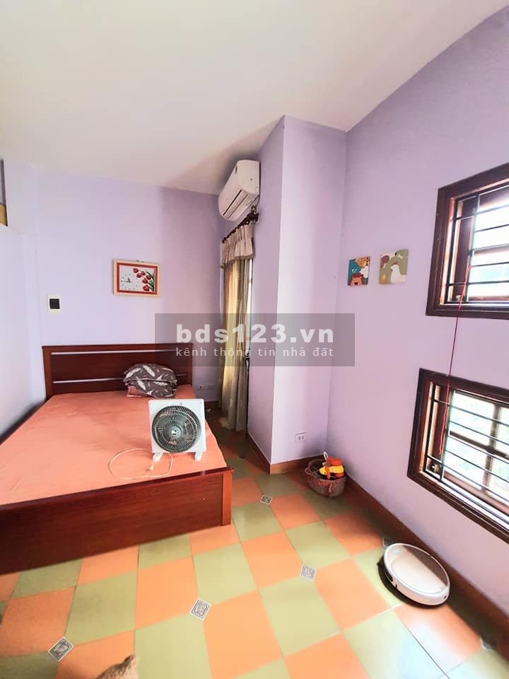 Nhà đẹp mới xây full nội thất cơ bản Lĩnh Nam Hoàng Mai diện tích 32m2, mt 7m, mt 2m, giá chỉ 2.4 tỷ