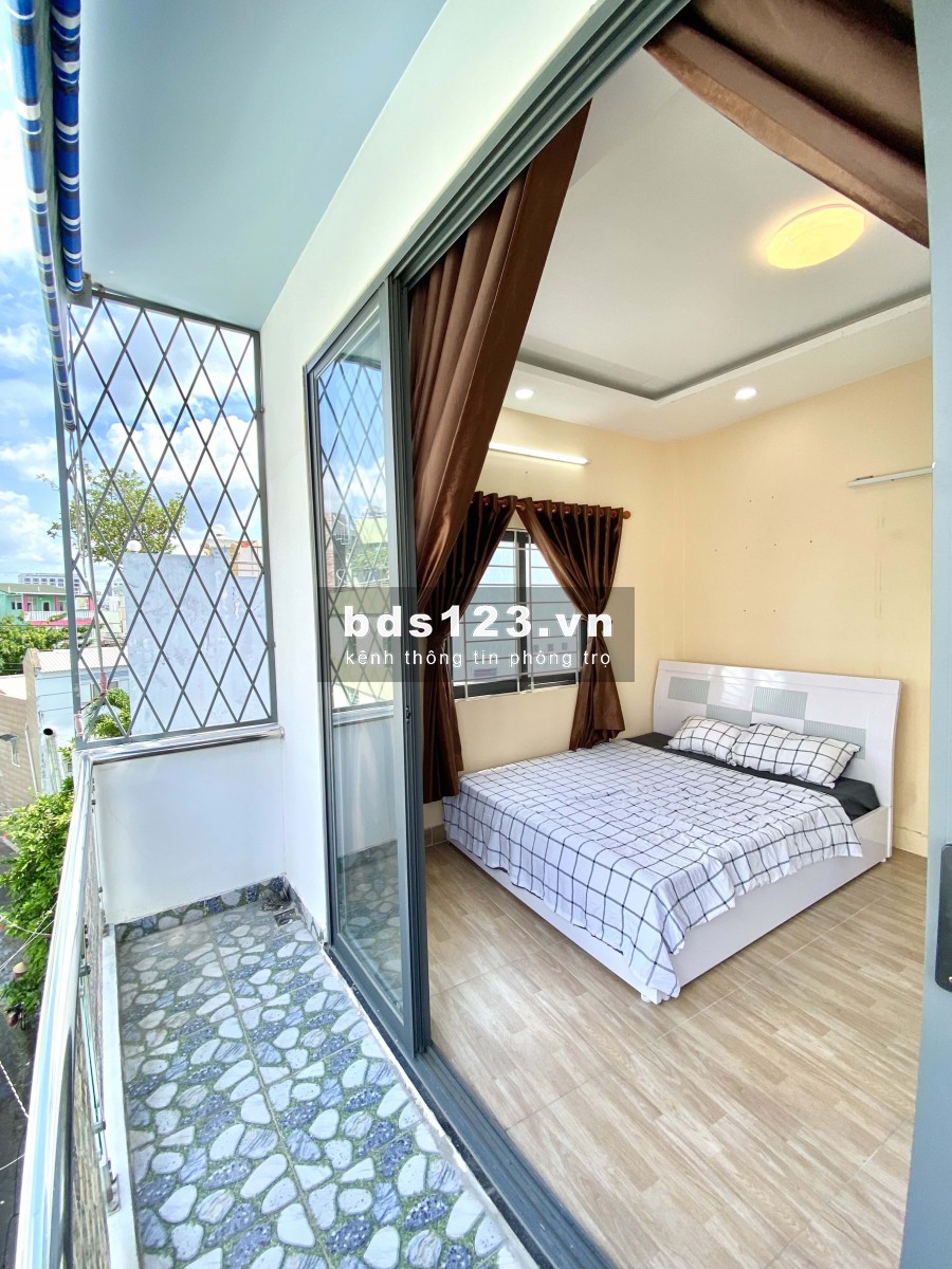 Phòng cao cấp, mới, ban công. Thuận tiện di chuyển các quận