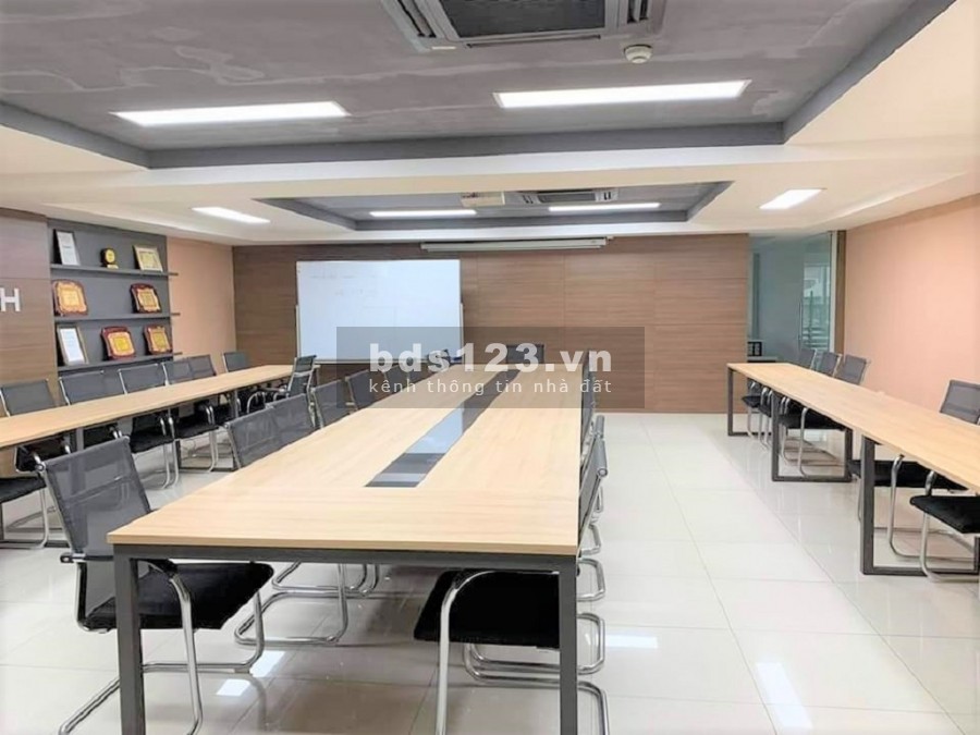 Bán nhà phố Nguyên Hồng, Đống Đa. Vỉa hè, oto, KD. 106m2, 8T thang máy, MT8m, 30 tỷ
