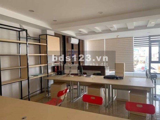 Bán tòa nhà 8 tầng mặt phố Cầu Giấy DT 120m2,nở hậu,có hầm để xe, thang máy,giá 38,5 tỷ