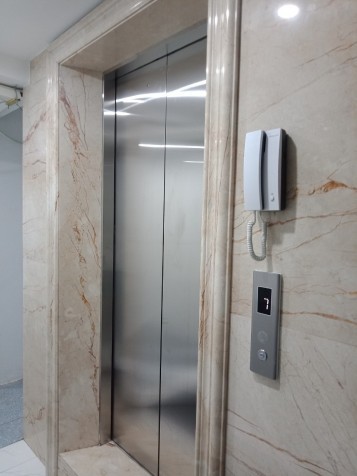 Bán tòa nhà 8 tầng mặt phố Cầu Giấy DT 120m2,nở hậu,có hầm để xe, thang máy,giá 38,5 tỷ