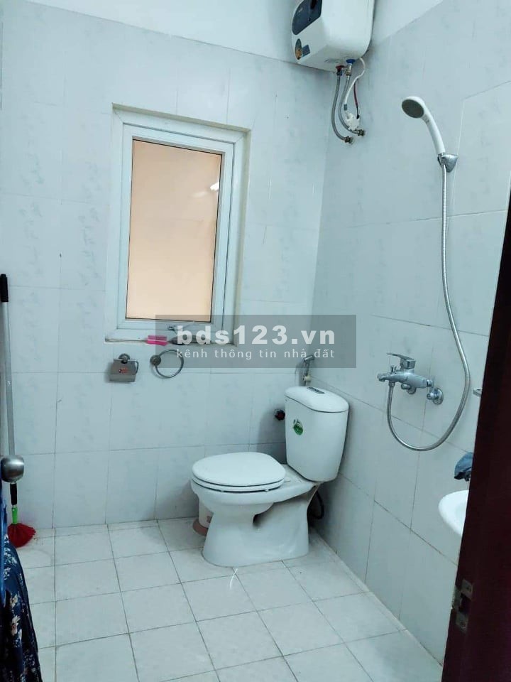 Bán nhà Dương Quảng Hàm 30m2 giá 3,6 tỷ- gần Trung tâm- đi bộ ra chợ.