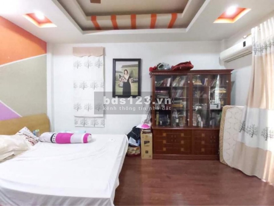 Cán bộ nhượng nhà siêu đẹp, an ninh đỉnh, hàng xóm Aeon Mall, uỷ ban Thạch Bàn, Long Biên, dt 63.5m2, giá 4.7 tỷ
