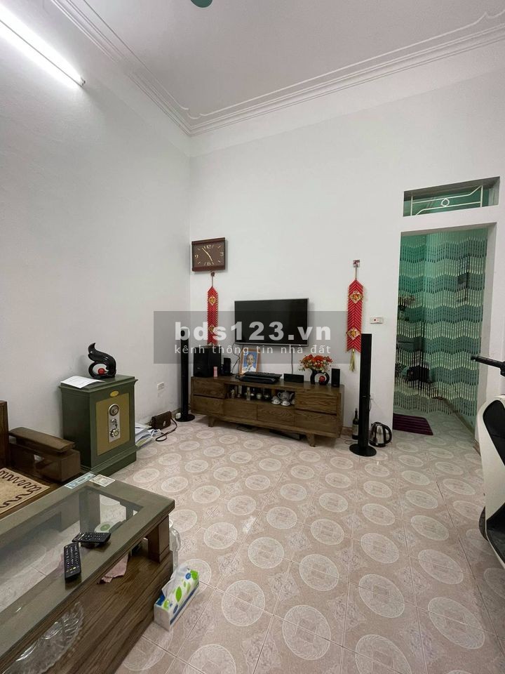 Bán nhà Bồ Đề, Quận Long Biên, tiện xung quanh không thiếu gì, dt 63m2, mt 63m2, mt 6.2m, giá 4.35 tỷ