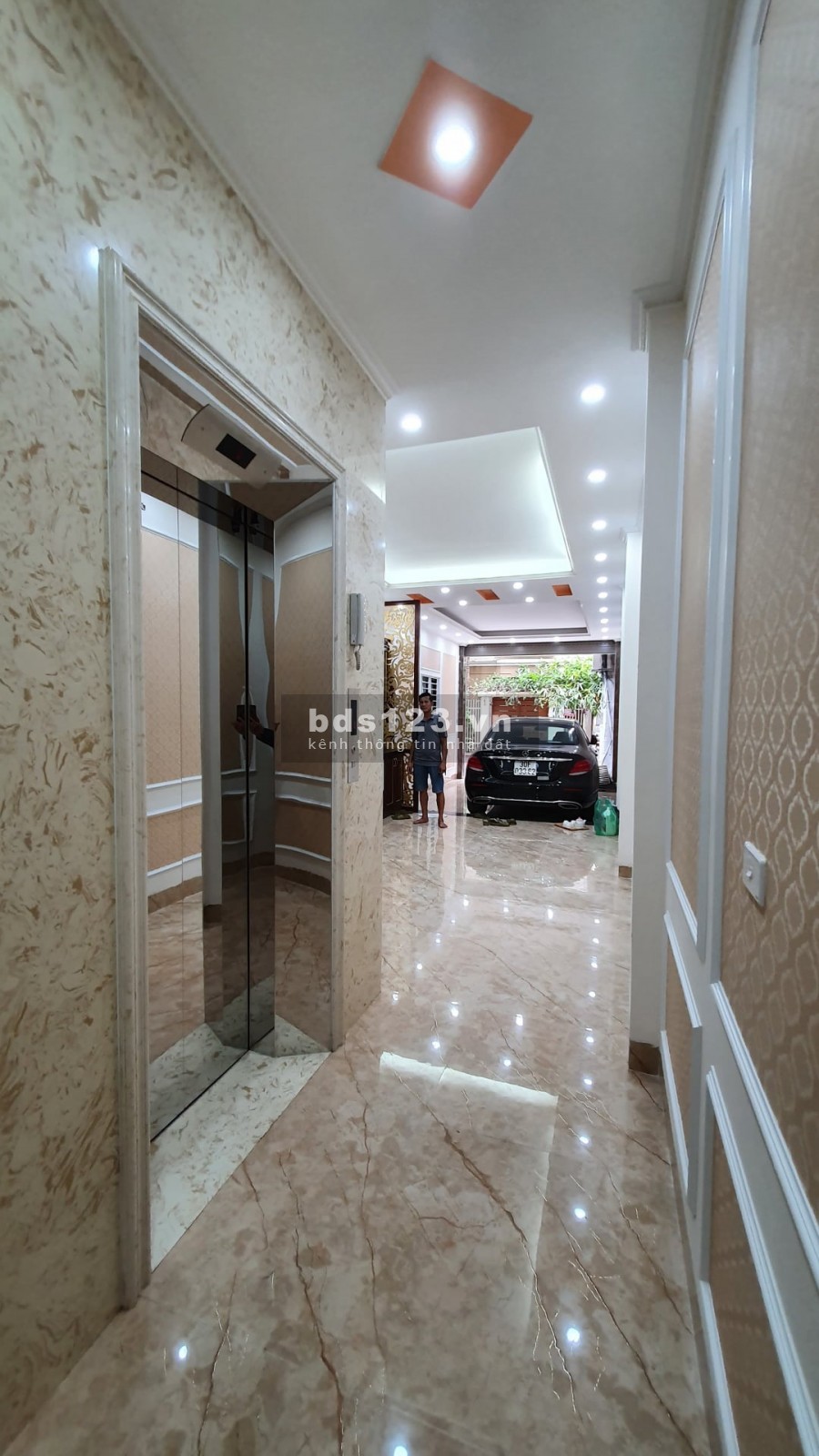 Bán nhà Tây Lạc Long Quân 6 tầng Thanh Máy Gara ôtô 11.5tỷ