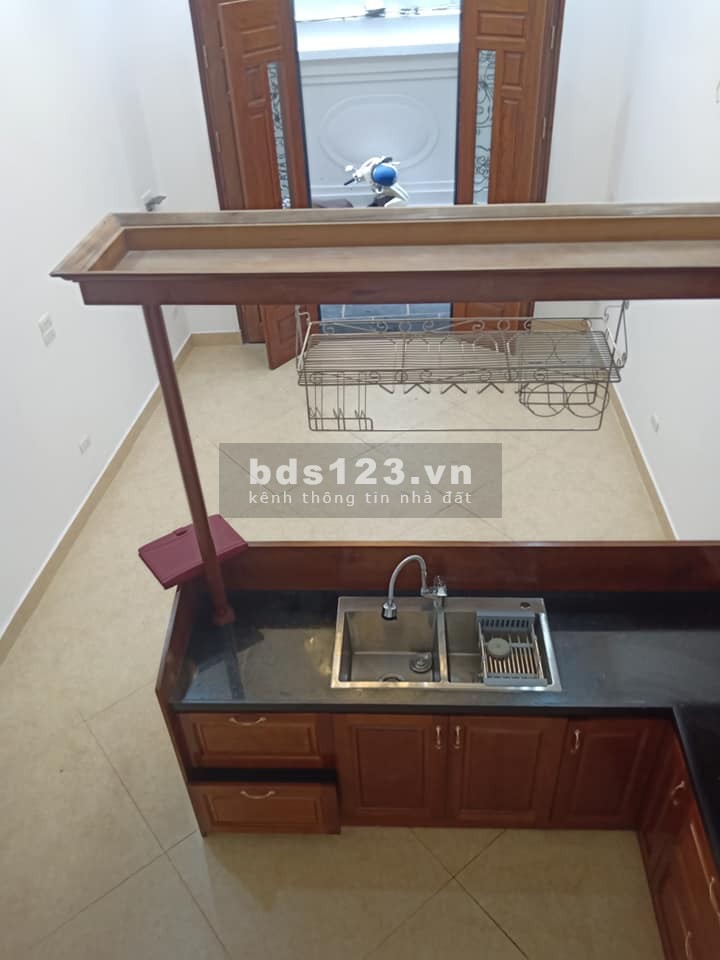 Nhỉnh 4 tỷ có nhà 5 tầng, Quận Hai Bà Trung, nhà đẹp, ngõ thông, ô tô đổ cổng, lhcc