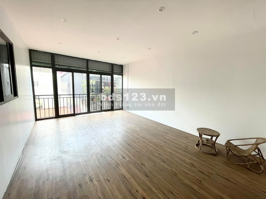 Bán nhà Phố 8/3 ô tô đỗ cửa, nội thất chuẩn 5 sao, kinh doanh 40m2 4 tầng giá 6,3 tỷ