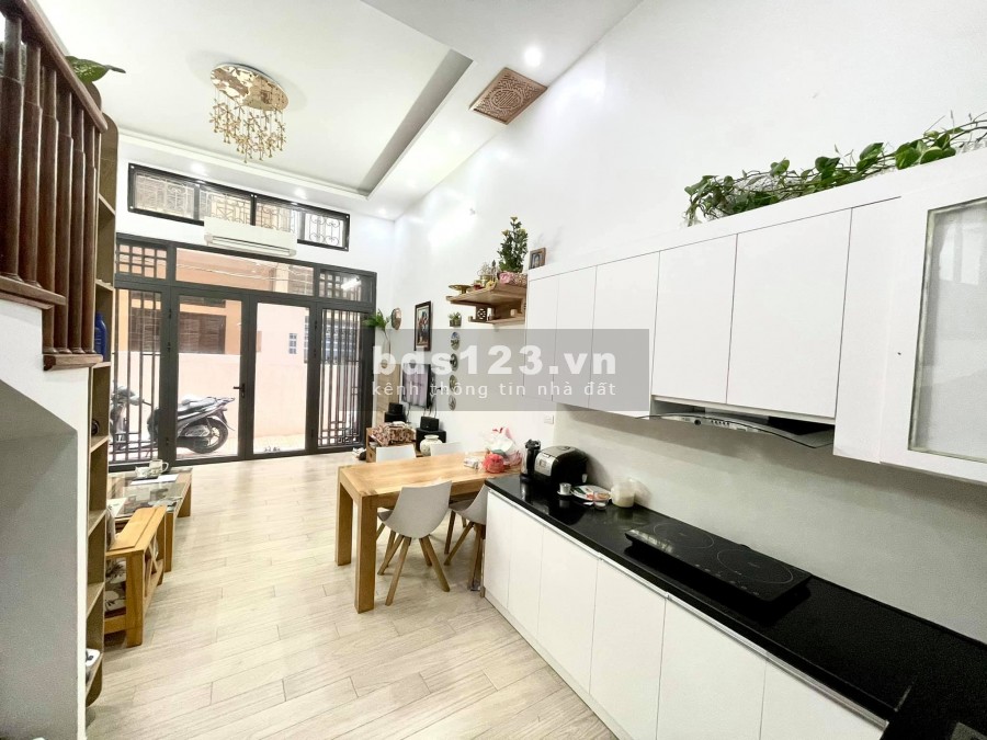 Bán nhà Phố 8/3 ô tô đỗ cửa, nội thất chuẩn 5 sao, kinh doanh 40m2 4 tầng giá 6,3 tỷ