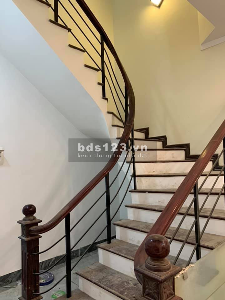 Ngõ phố Tôn Đức Thắng, dt 30m2x5 tầng, ngõ nông, giá 2***tỷ