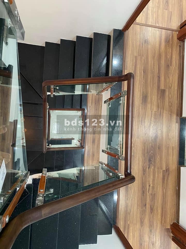 Nhà đẹp Gia Thụy, 62m x 4 tầng, mt 4m, ô tô, giá bán 6.26 tỷ