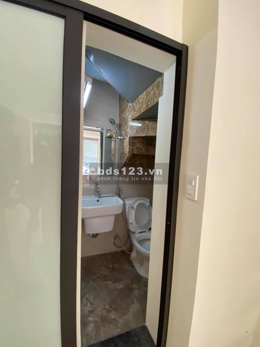 Cho thuê cửa hàng mặt phố Quận Ba Đình 40m2, giá 12 triệu/tháng
