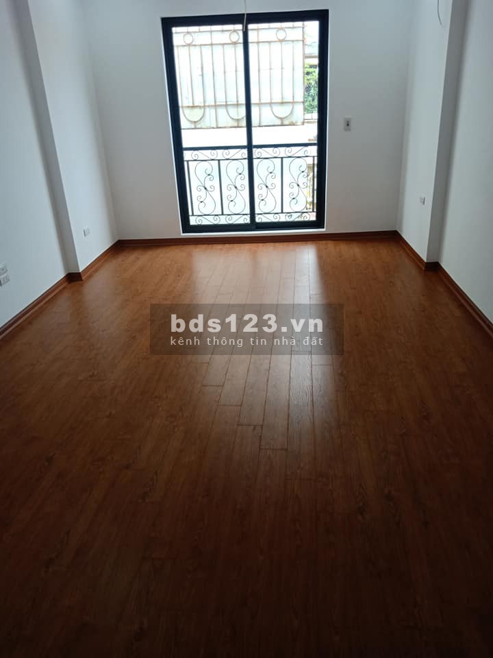 Nhỉnh 4 tỷ có nhà 5 tầng, Quận Hai Bà Trung, nhà đẹp, ngõ thông, ô tô đổ cổng, lhcc