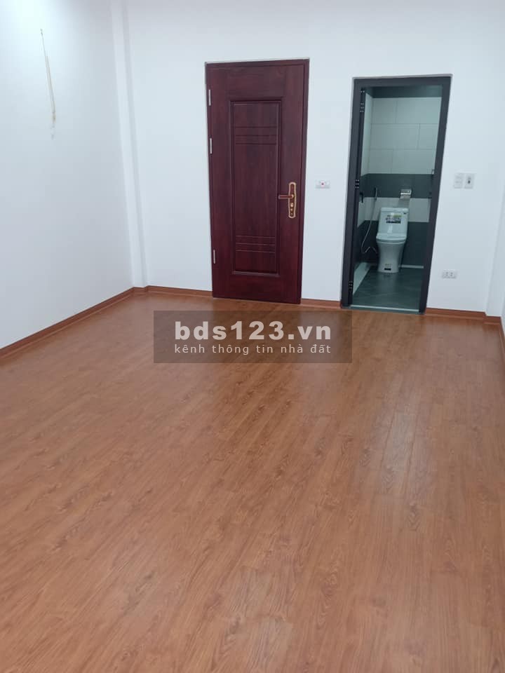 Nhỉnh 4 tỷ có nhà 5 tầng, Quận Hai Bà Trung, nhà đẹp, ngõ thông, ô tô đổ cổng, lhcc