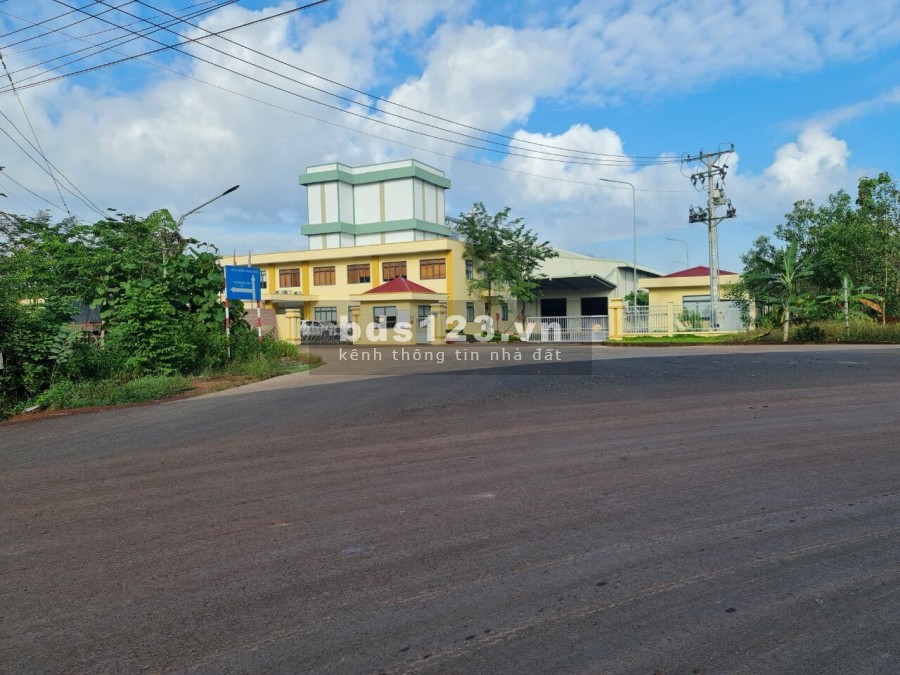Kẹt tiền bán gấp 2 sào đất, dt 25x85m, mt đường lớn, khu dân cư đông, gần chợ, 486 triệu