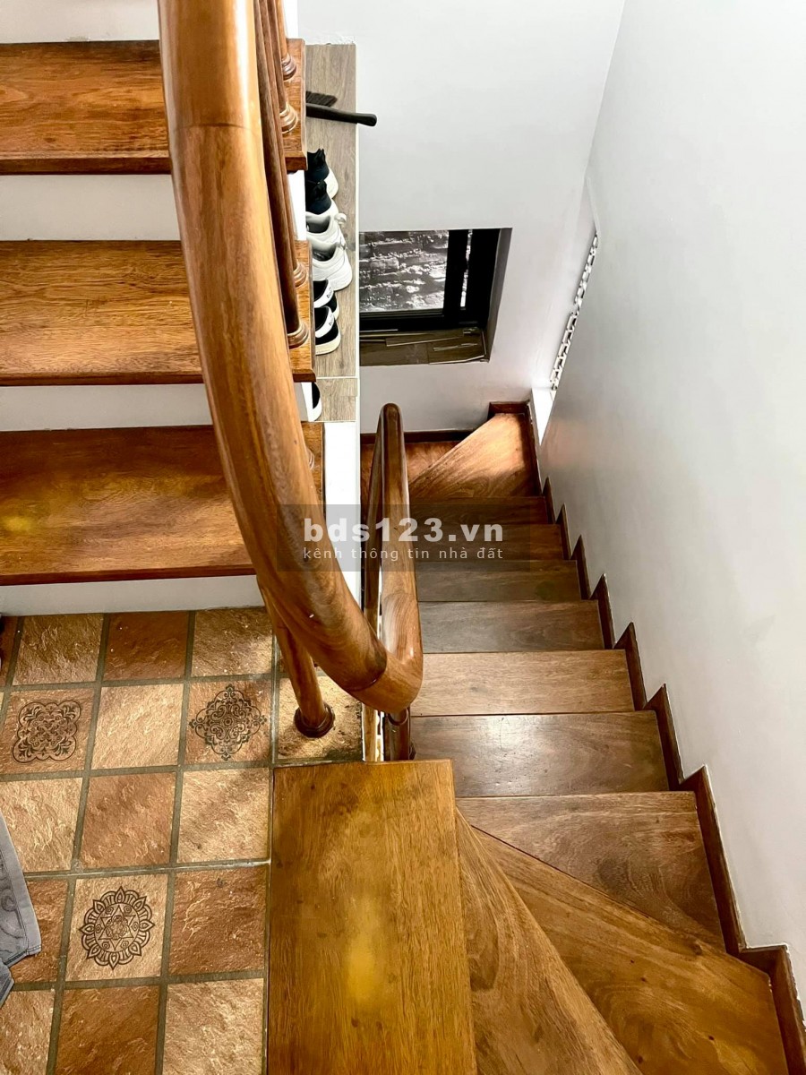 Bán nhà Phố 8/3 ô tô đỗ cửa, nội thất chuẩn 5 sao, kinh doanh 40m2 4 tầng giá 6,3 tỷ