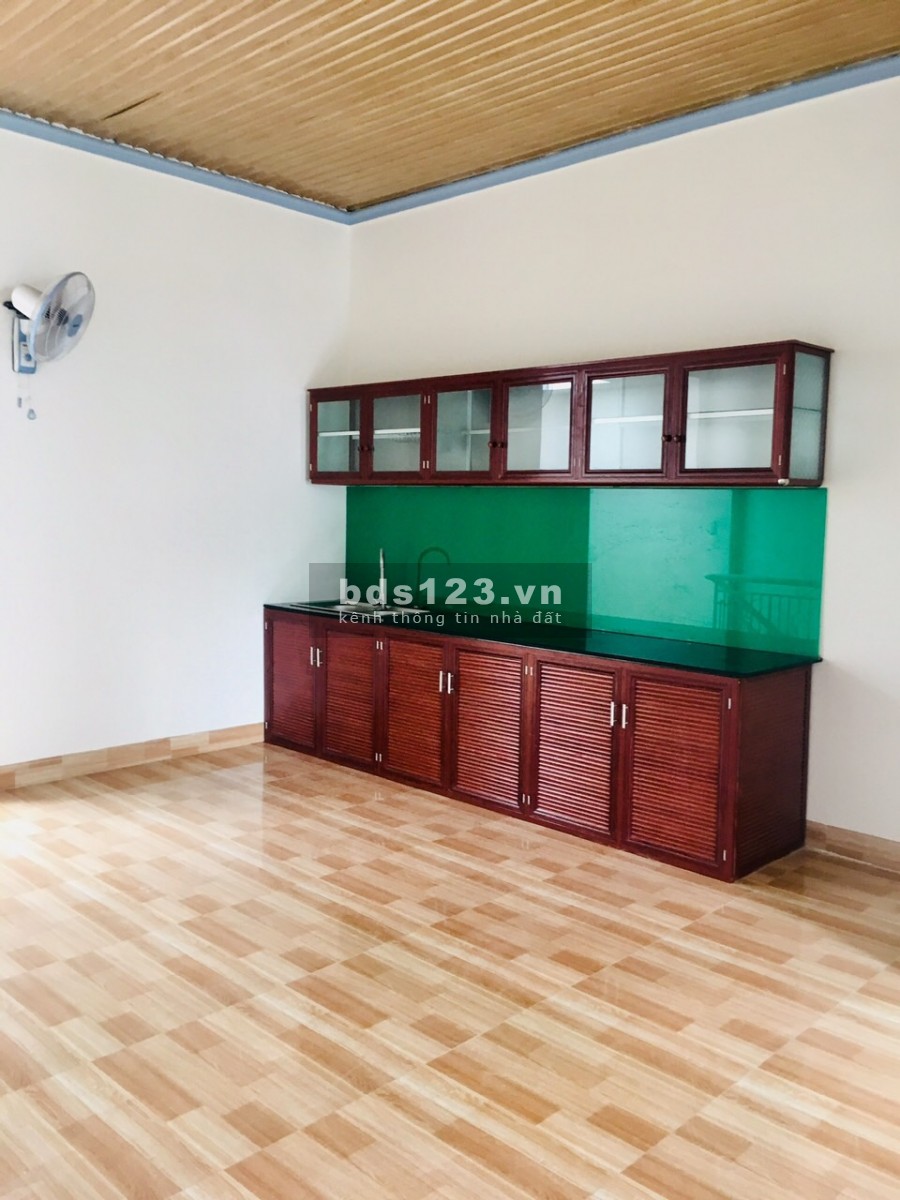 Nhà mới xây 100m2 trang bị hiện đại, khu vực dân cư đông đúc