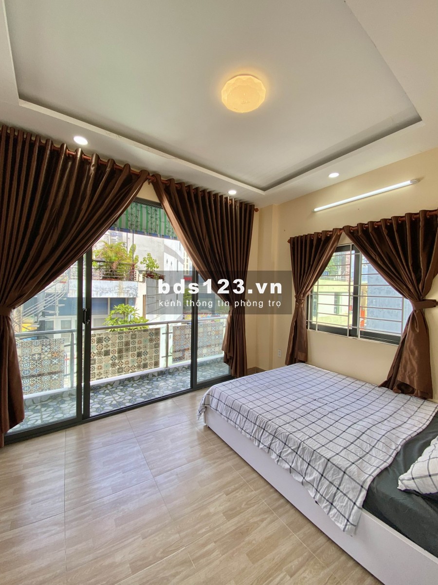 Phòng cao cấp, mới, ban công. Thuận tiện di chuyển các quận